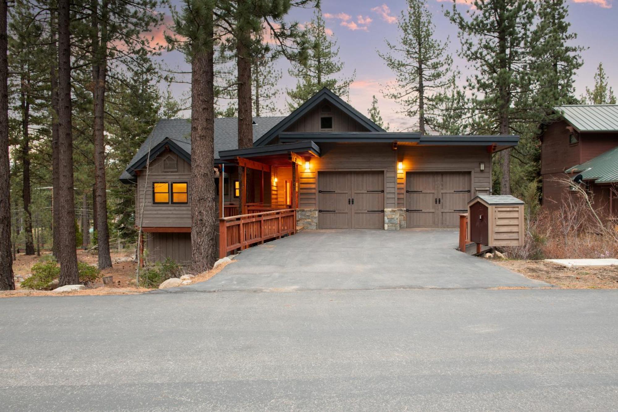 Coyote Moon By Avantstay Cabin Wsauna Mins From Dt Truckee Northstar Kültér fotó